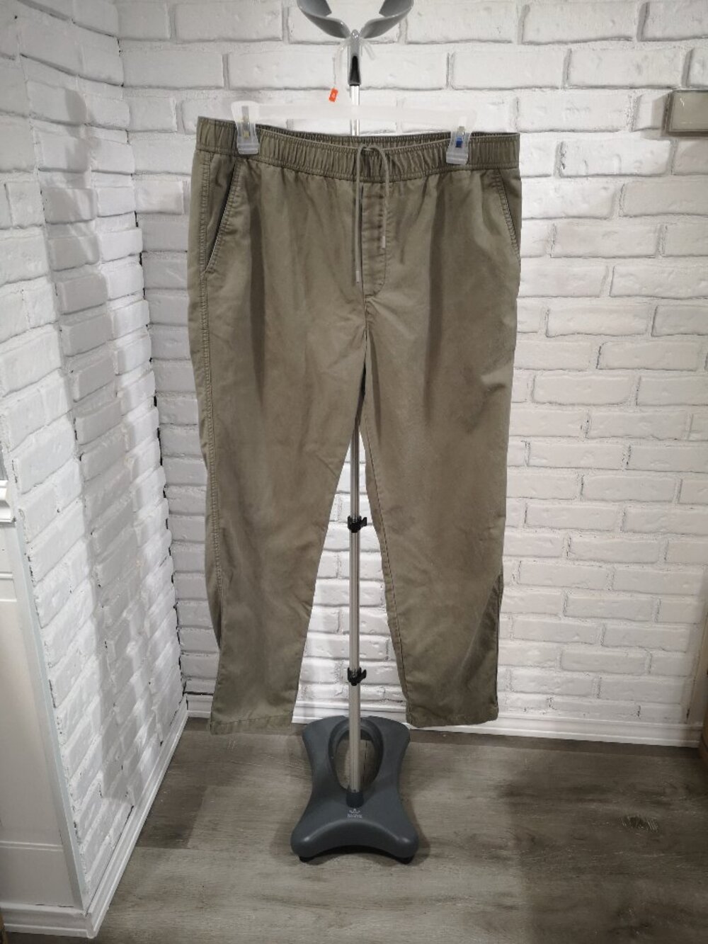 RW&CO. Men's Size 36/30 Taupe Straight Fit Elastic & Tie Waist Pants